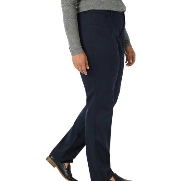 Lee Plus Size Relaxed Fit Straight Leg Pant Size 24W NWT - Picture 2 of 11